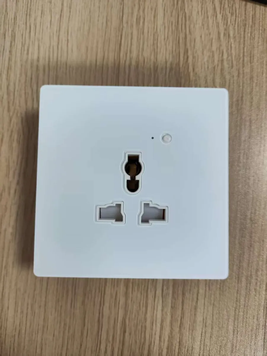 Image 1 of 16A SOCKET